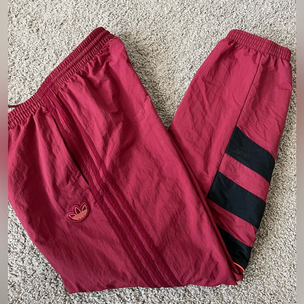 Adidas Mens MEDIUM maroon windbreaker pants